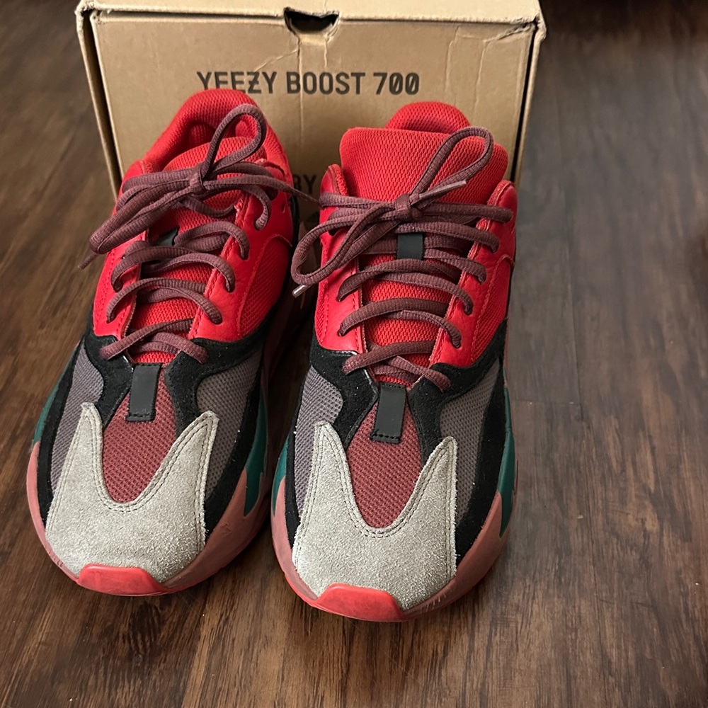 Men’s Yeezy 700 Red/Blk/Grey